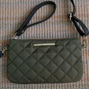🕊️Steve Madden olive green quilted crossbody/wristlet. Excellent condition.